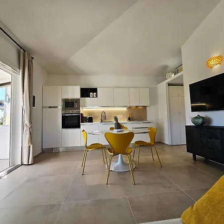 Ambra House